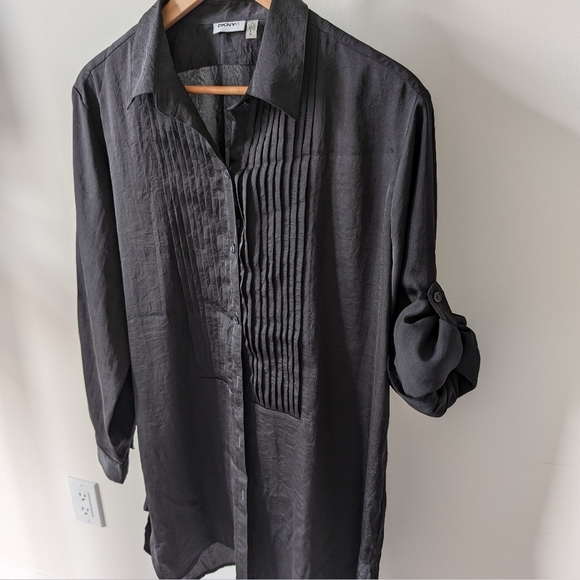 💫 NWOT Black DKNY Pintuck Button Down Blouse 💫 - Picture 3 of 6